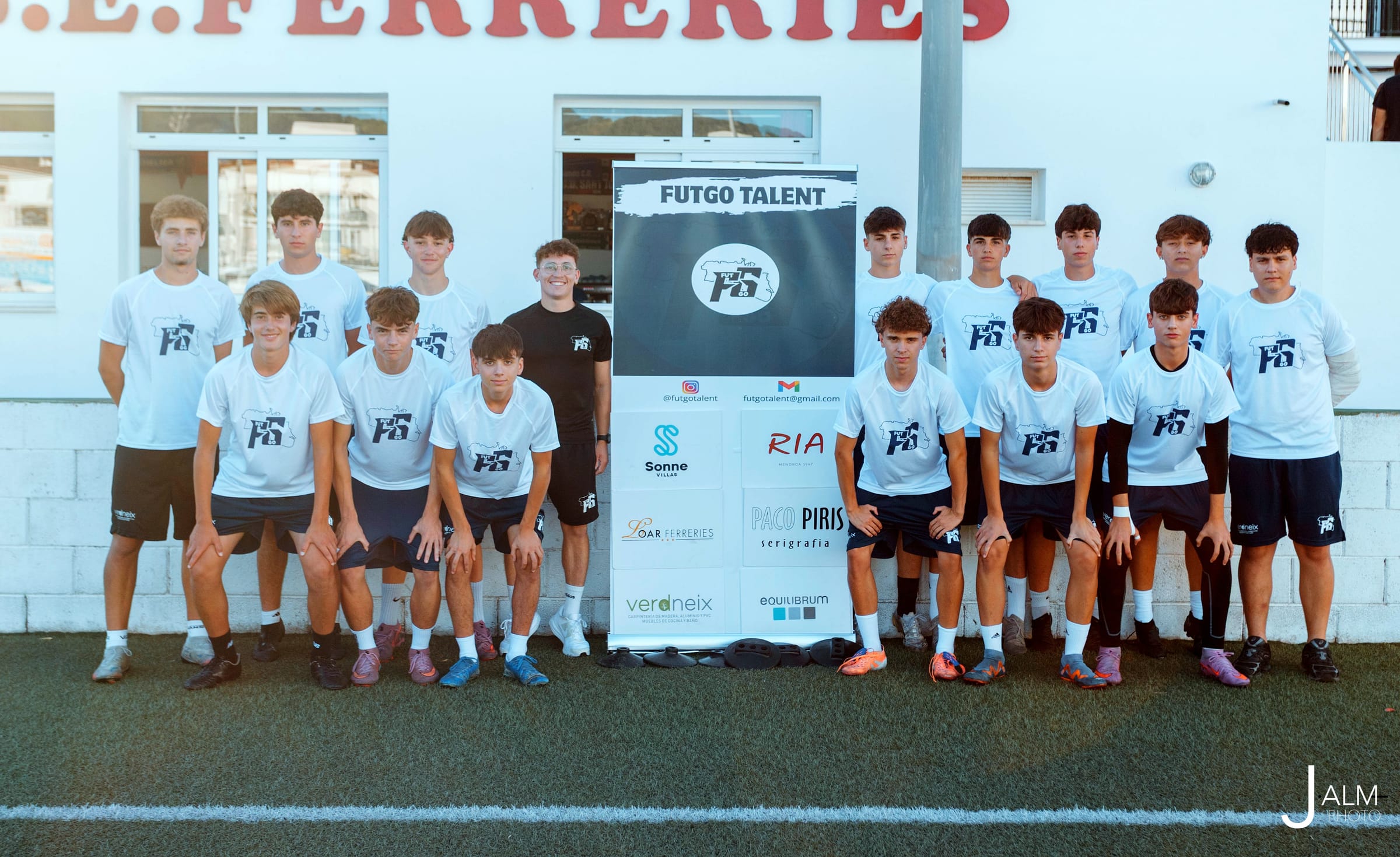 Equipo cadete preparado para el partido